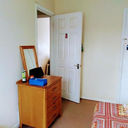 Comfortable Double Bedroom In London Hornchurch Luaran gambar