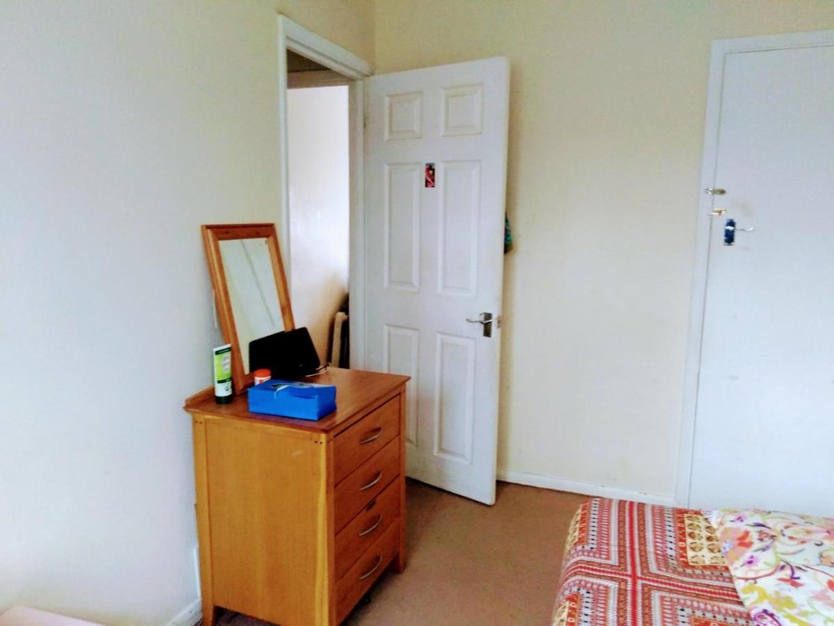 Comfortable Double Bedroom In London Hornchurch Luaran gambar