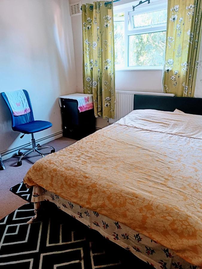 Comfortable Double Bedroom In London Hornchurch Luaran gambar